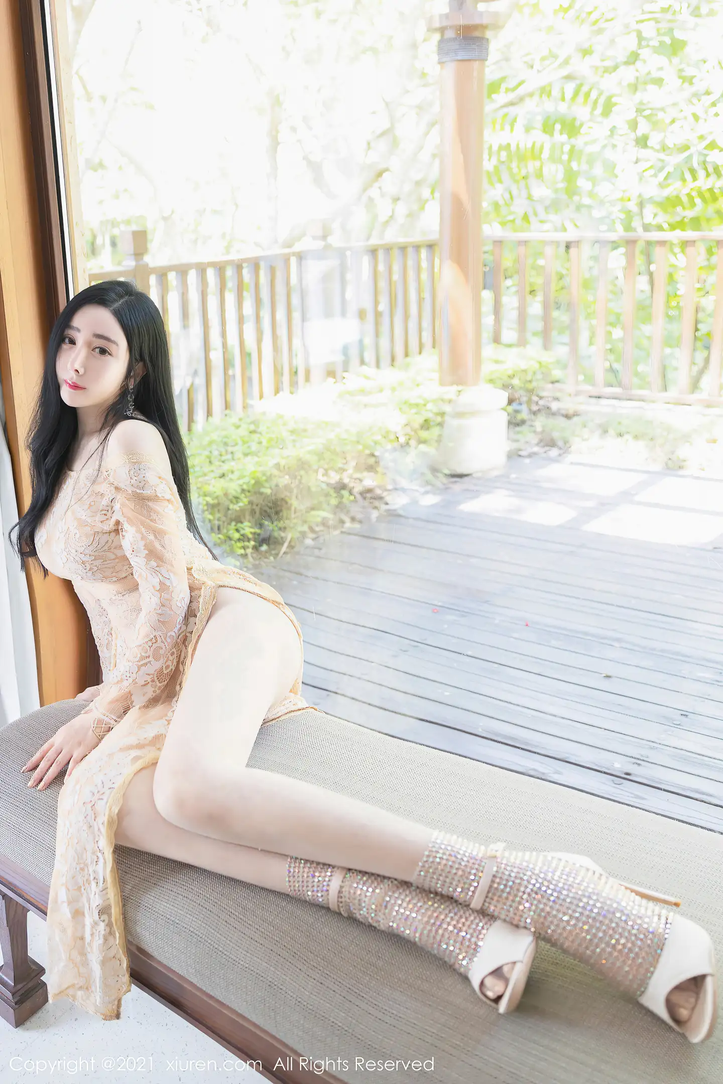 图片[4]-[XiuRen秀人网]VOL.4040 模特允爾西双版纳旅拍私房低胸缕空服饰秀丰满身材极致诱惑写真60P-秀人网官方网站